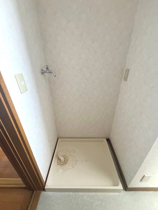 物件内観写真12　(洗濯機置場)