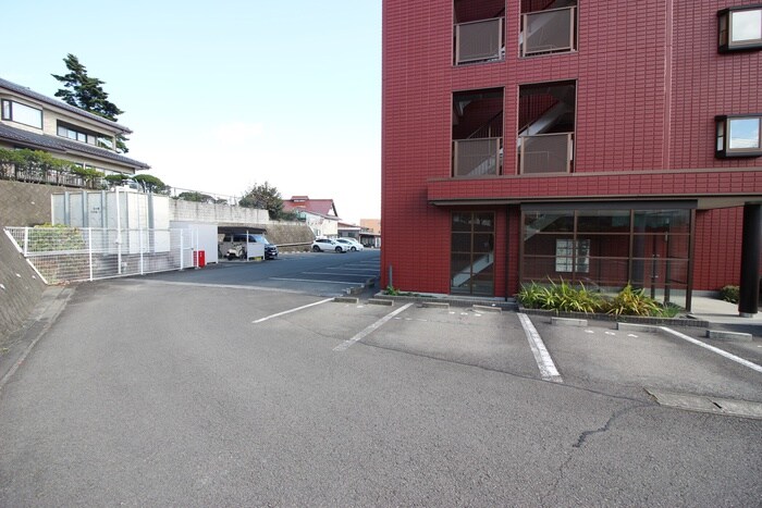 物件外観写真3　(駐車場)