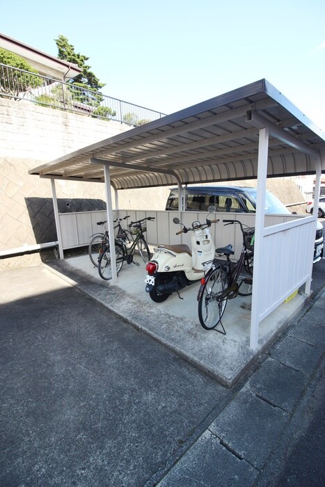 物件外観写真4　(駐輪場)