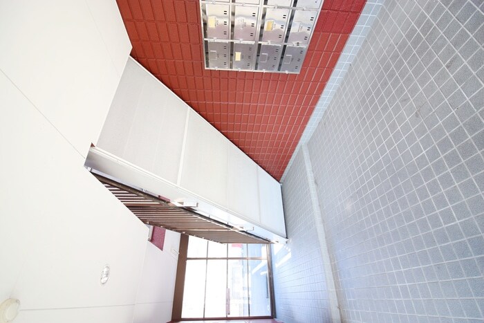 物件外観写真5　(エントランス部分)