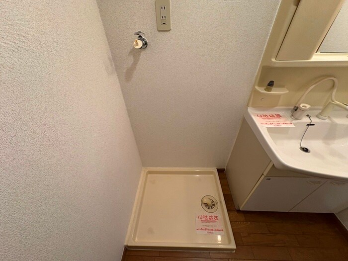 物件内観写真14　(洗濯機置場)