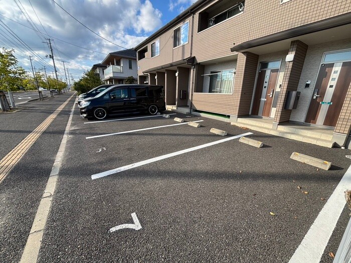 物件外観写真2　(駐車場)