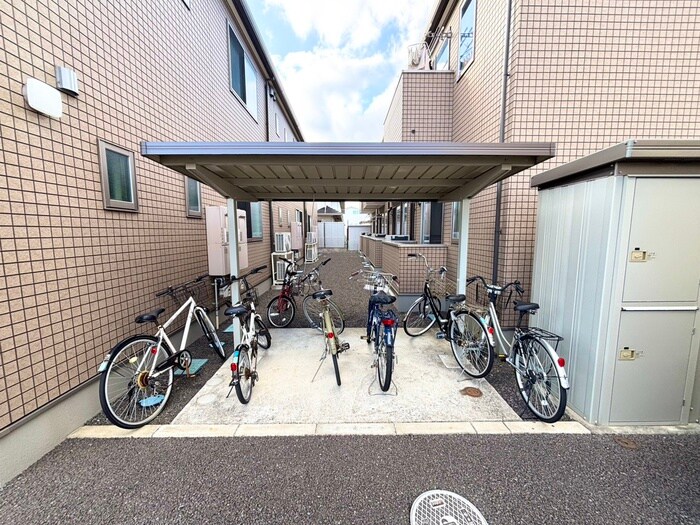 物件外観写真3　(駐輪場)