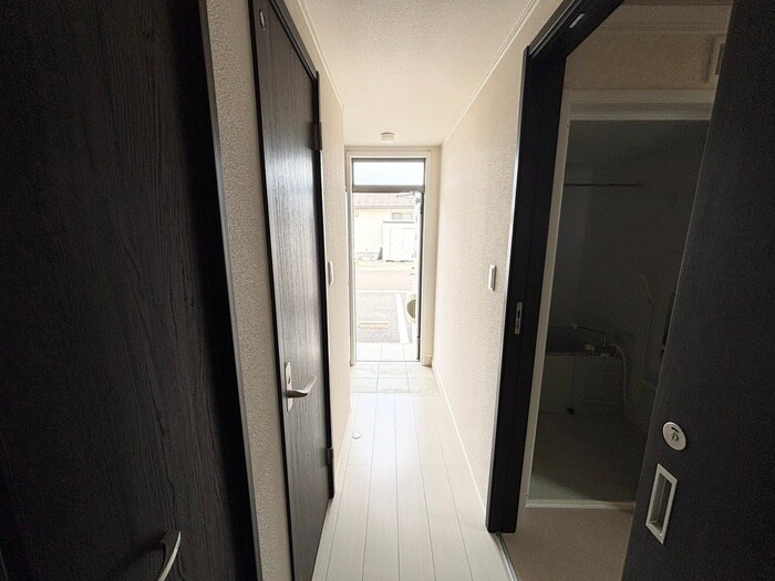 物件内観写真14　(玄関)