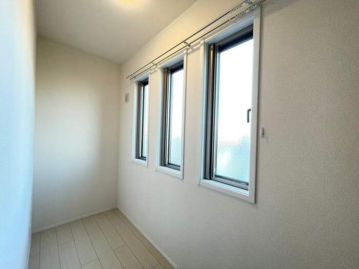 物件内観写真18　(収納)