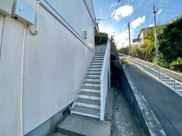 物件外観写真3　(エントランス部分)