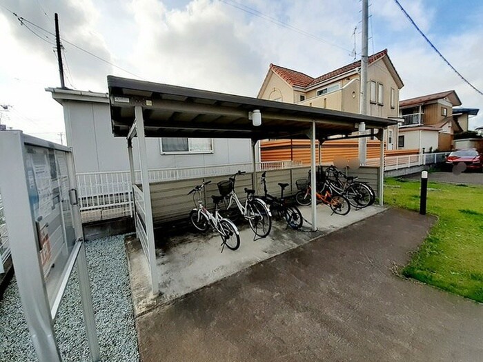 物件外観写真2　(駐輪場)