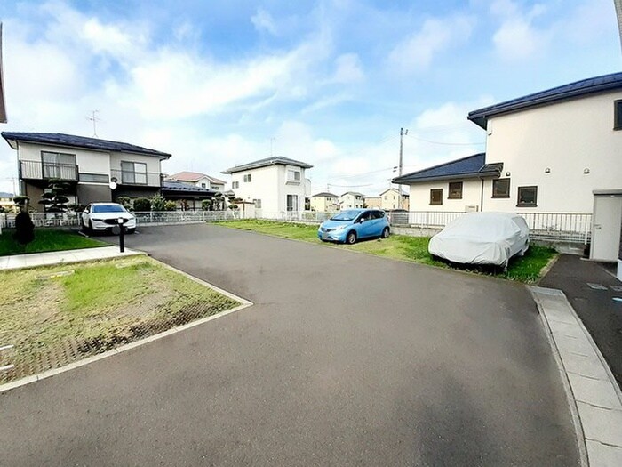 物件外観写真3　(駐車場)