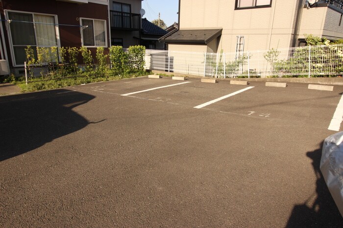 物件外観写真4　(駐車場)