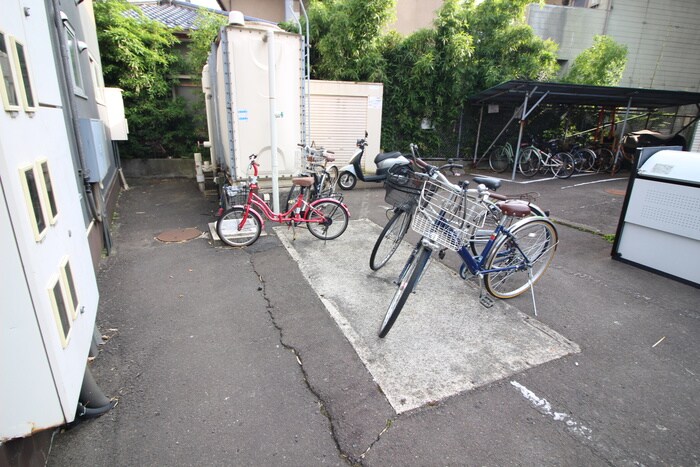 物件外観写真3　(駐輪場)