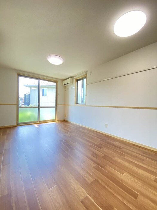 物件内観写真2　(居室)