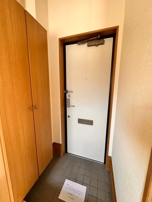 物件内観写真16　(玄関)