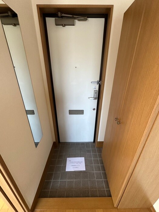 物件内観写真16　(玄関)