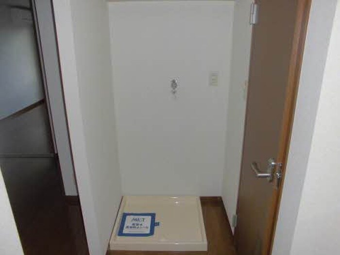 物件内観写真15　(洗濯機置場)