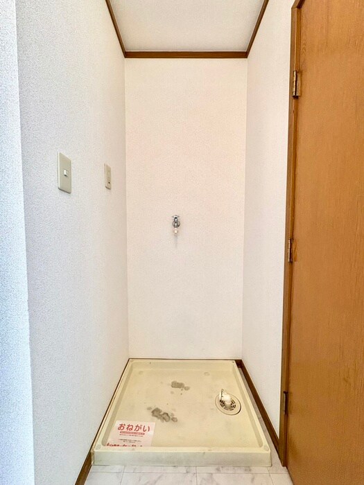 物件内観写真12　(洗濯機置場)