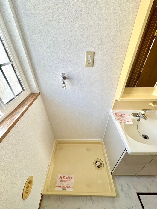 物件内観写真13　(洗濯機置場)