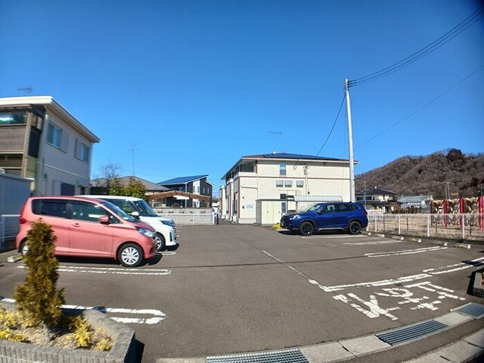 物件外観写真2　(駐車場)