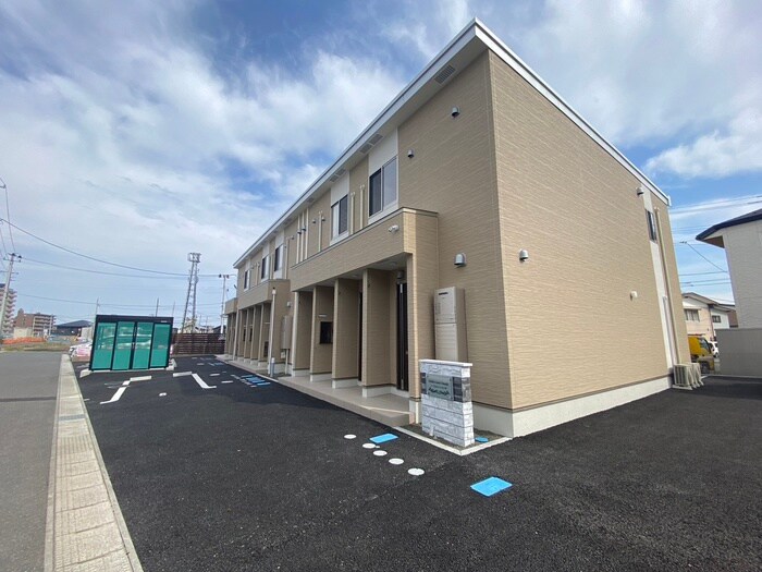 物件外観写真3　(エントランス部分)