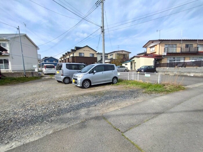 物件外観写真2　(駐車場)