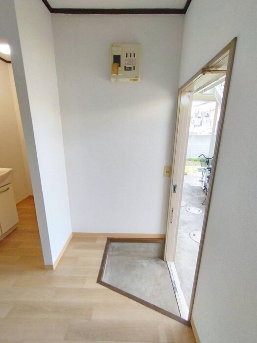 物件内観写真13　(玄関)