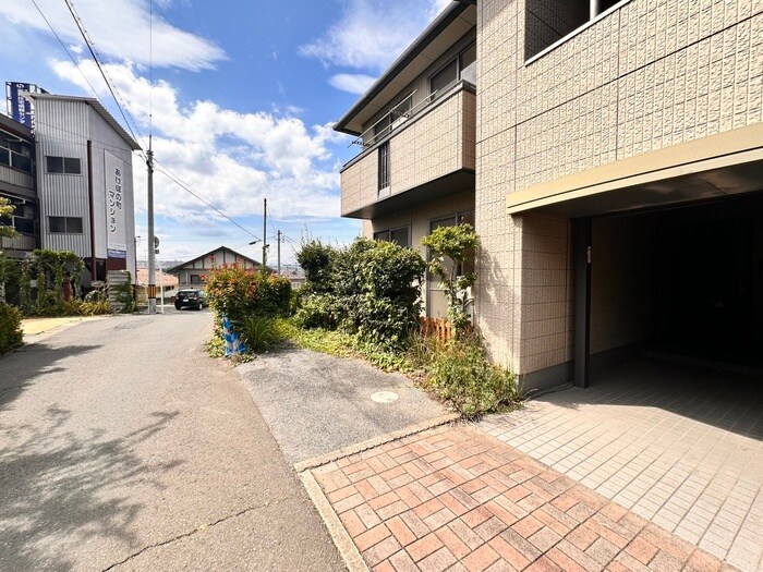 物件外観写真2　(駐車場)