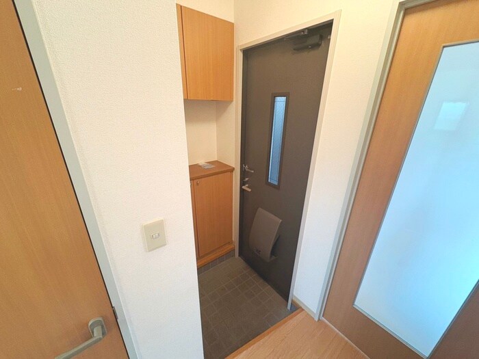 物件内観写真16　(玄関)