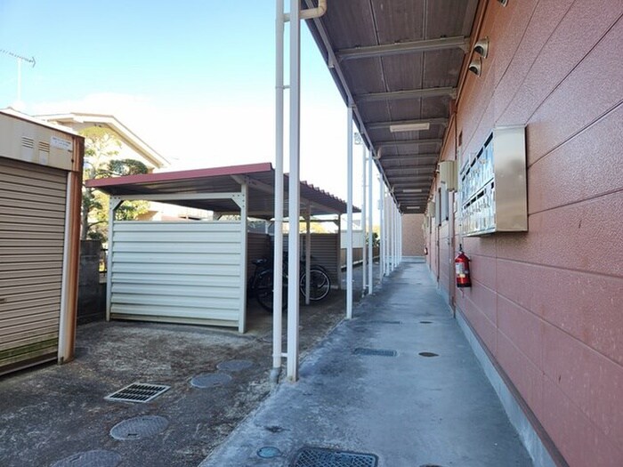 物件外観写真2　(エントランス部分)