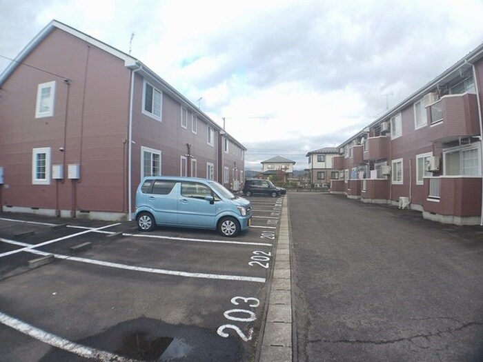 物件外観写真2　(駐車場)