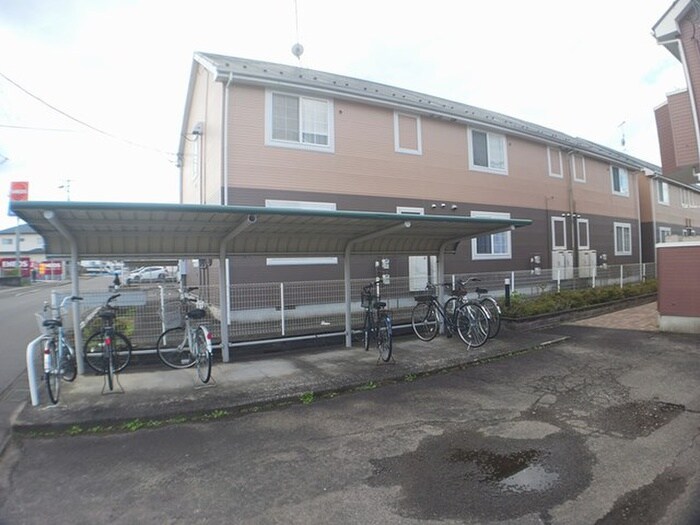 物件外観写真3　(駐輪場)