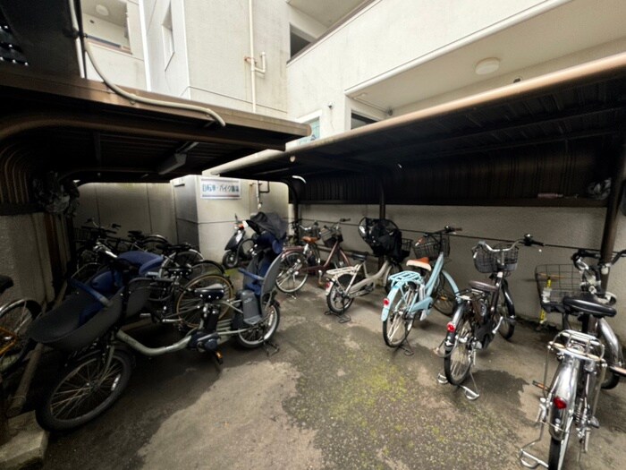 物件外観写真6　(駐輪場)