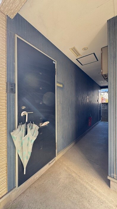 物件外観写真4　(エントランス部分)