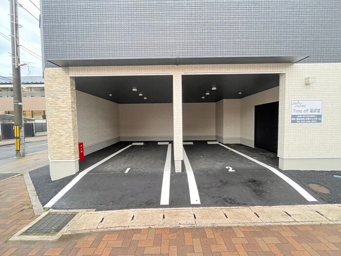 物件外観写真3　(駐車場)