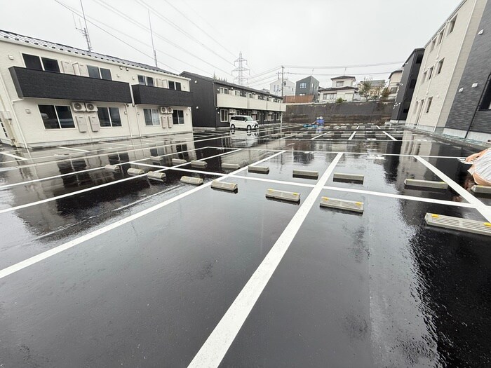 物件外観写真2　(駐車場)