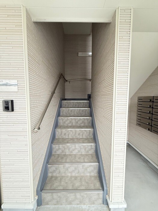 物件外観写真4　(エントランス部分)