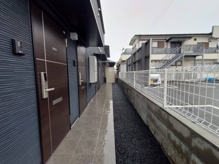 物件外観写真3　(エントランス部分)