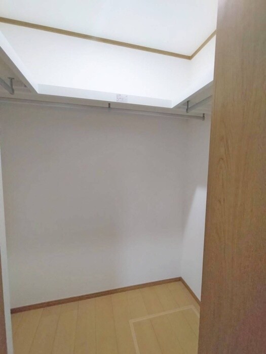 物件内観写真12　(収納)
