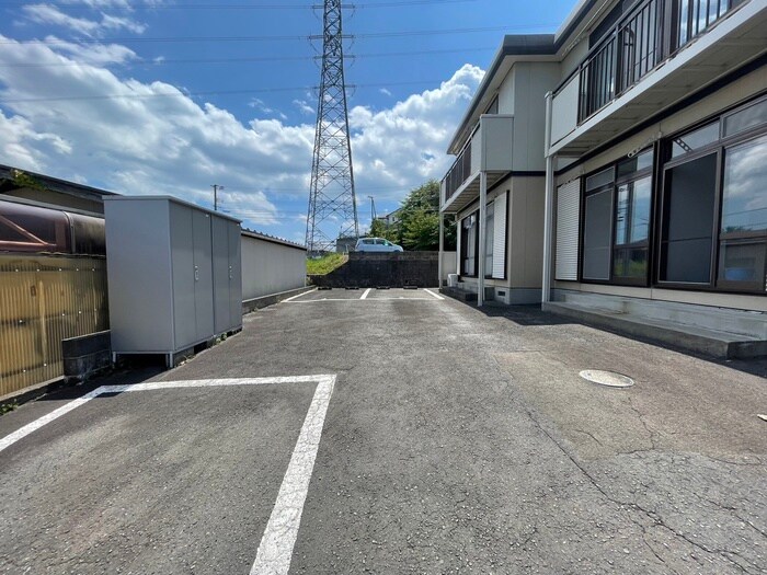 物件外観写真2　(駐車場)