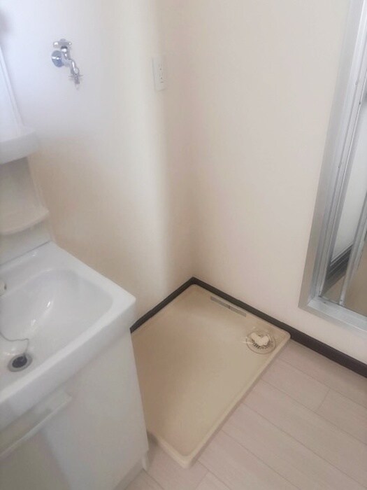 物件内観写真15　(洗濯機置場)