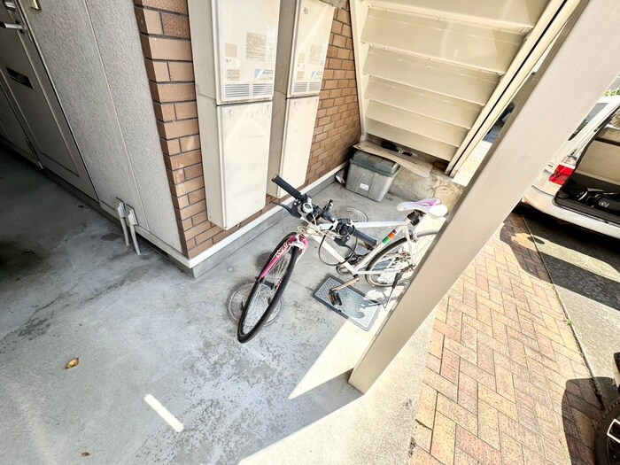 物件外観写真3　(駐輪場)