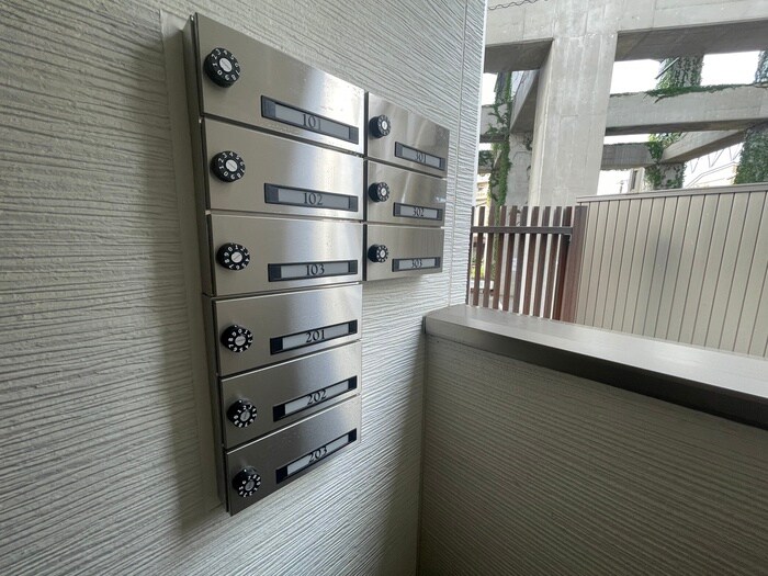 物件外観写真5　(エントランス部分)