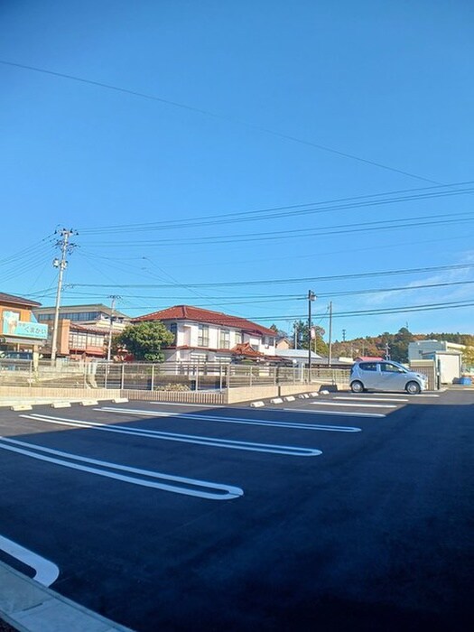 物件外観写真2　(駐車場)
