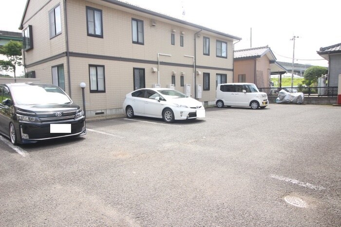 物件外観写真3　(駐車場)