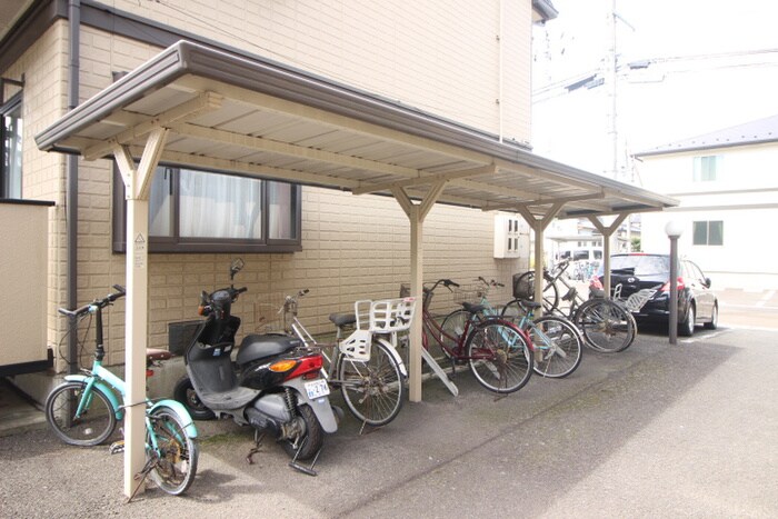 物件外観写真4　(駐輪場)