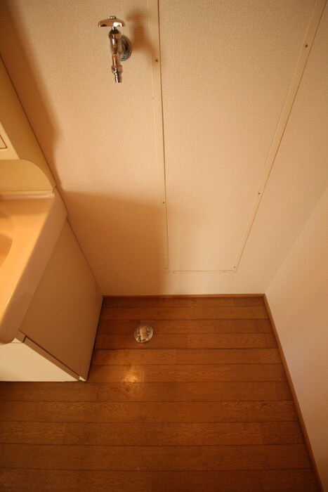 物件内観写真13　(洗濯機置場)