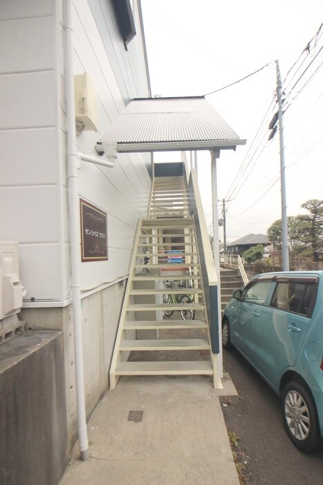 物件外観写真2　(エントランス部分)