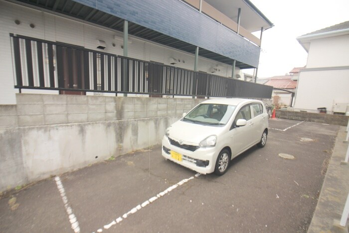 物件外観写真4　(駐車場)