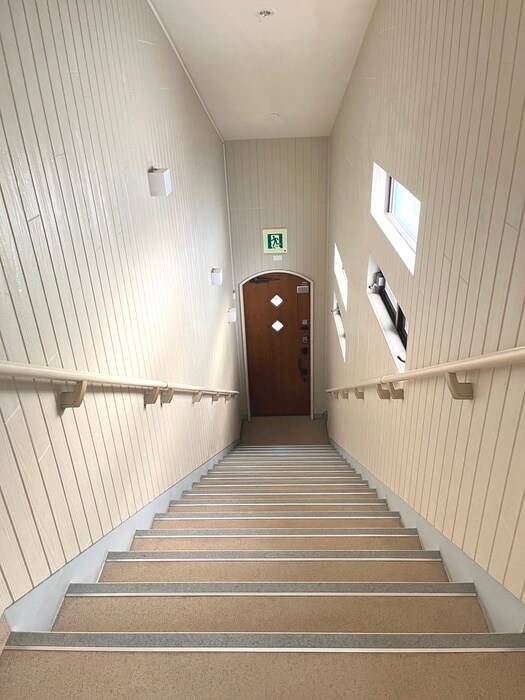 物件内観写真13　(玄関)