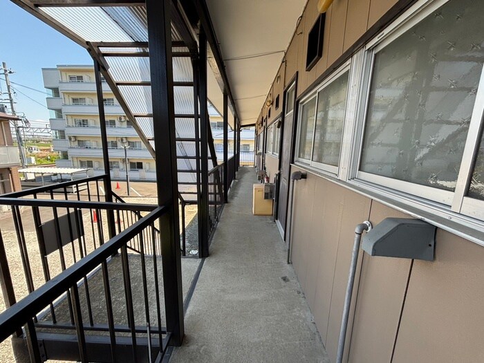 物件外観写真6　(エントランス部分)