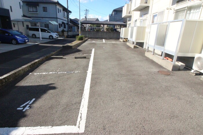 物件外観写真4　(駐車場)