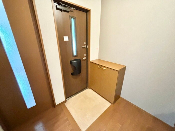 物件内観写真18　(玄関)